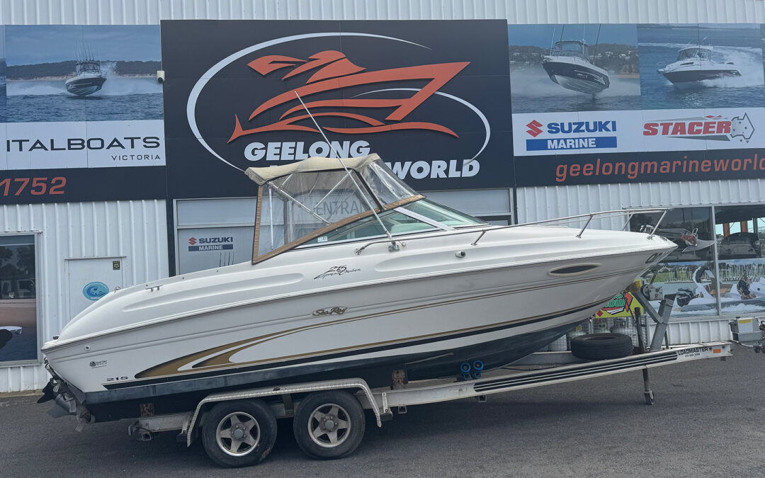 Searay 215  Express Cruiser